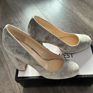 Nine West Gray Velvet Heels, size 9